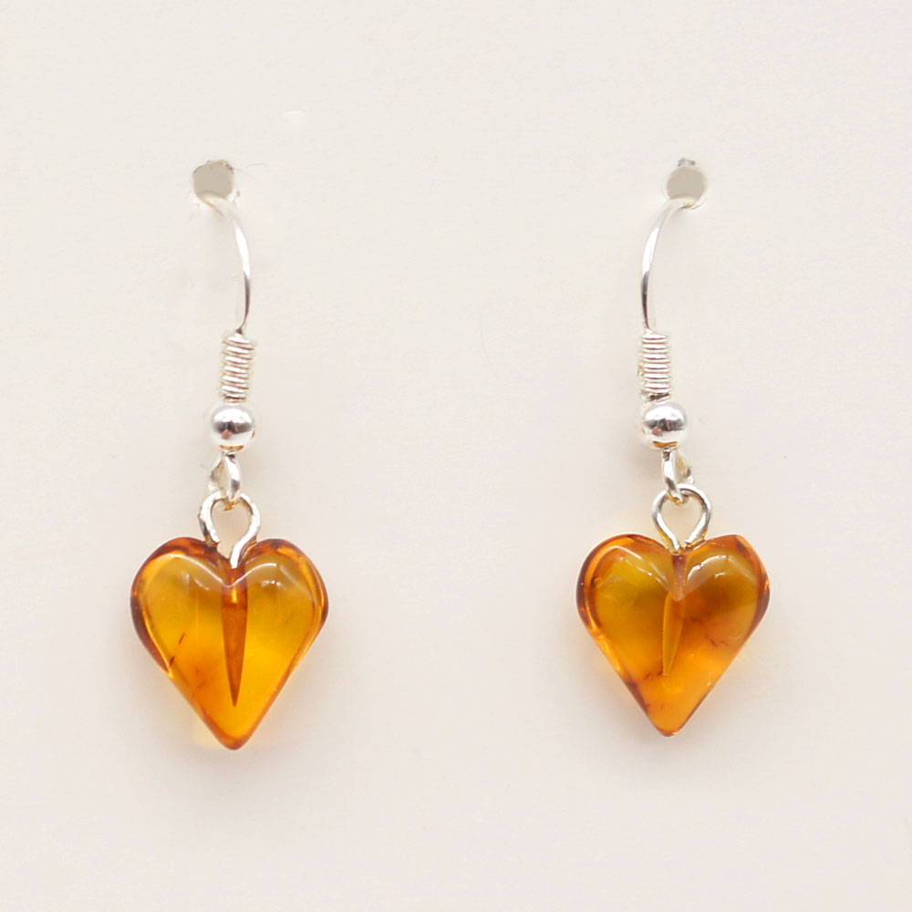 Boucles-d'oreilles-pendante-ambre-en-forme-de-coeur