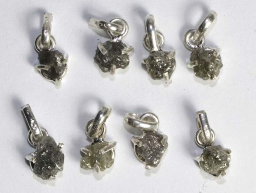Pendentif Diamant brut avec bélière en argent 925