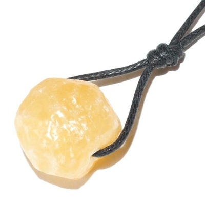 Pendentif Calcite jaune brute avec cordon