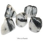 8131-quartz-tourmaline-extra-1-face-polie-en-bloc-brut-forme-libre-a-poser-entre-400-et-500-g