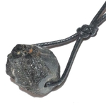 7785-pendentif-tourmaline-noire-brute-avec-cordon