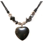 4562-collier-hematite-coeur-force-et-diversite