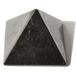 3757-pyramide-en-shungite-plus-ou-moins-40-x-40-mm