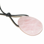 Pendentif-quartz-rose-pierre-plate-avec-cordon