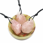 Pendentif-quartz-rose-brute-XL-avec-cordon-2