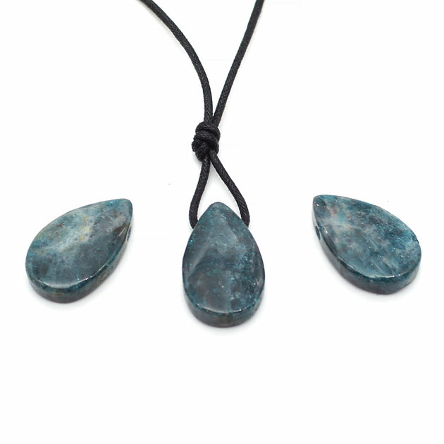 Collier Maille Plate Avec Pendentif Goutte - Pierre Bleue Facettée - Métal Argenté - Occasion - Fabrication Française