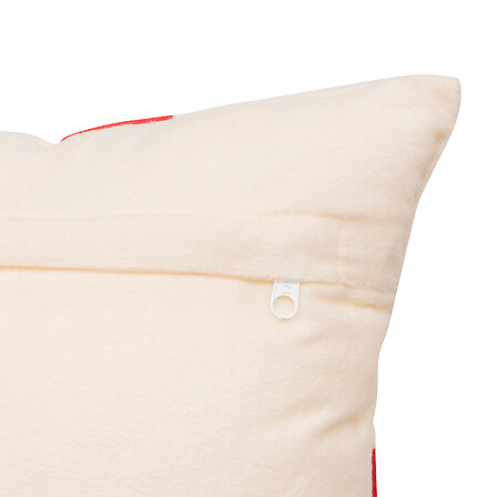 Coussin avec nœud rouge1