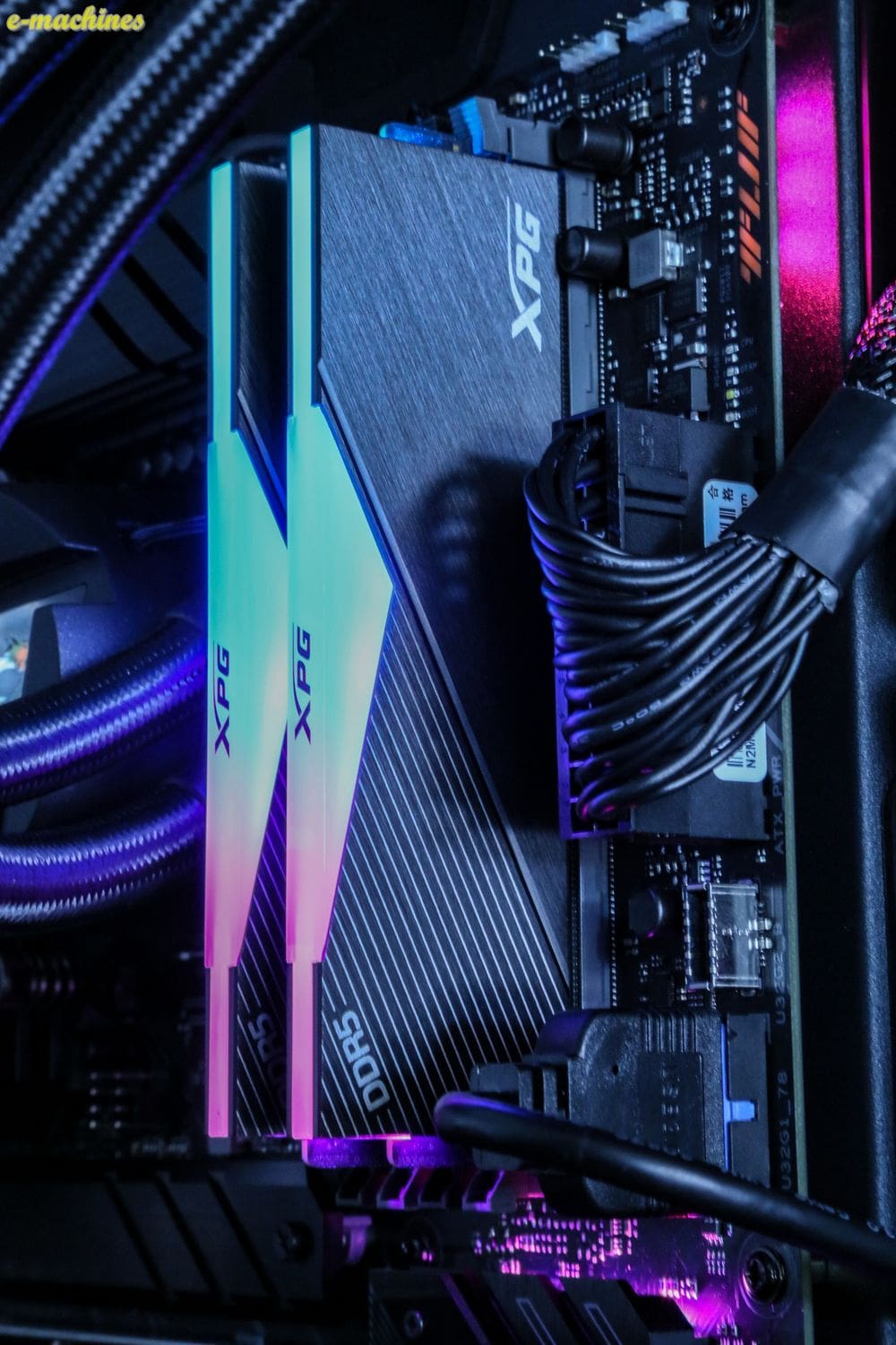 Matériels informatique E-MACHINES M.RED Crystal Sea Core I7 13700K et RTX 4080 Gainward Phantom infinytech Réunion 02