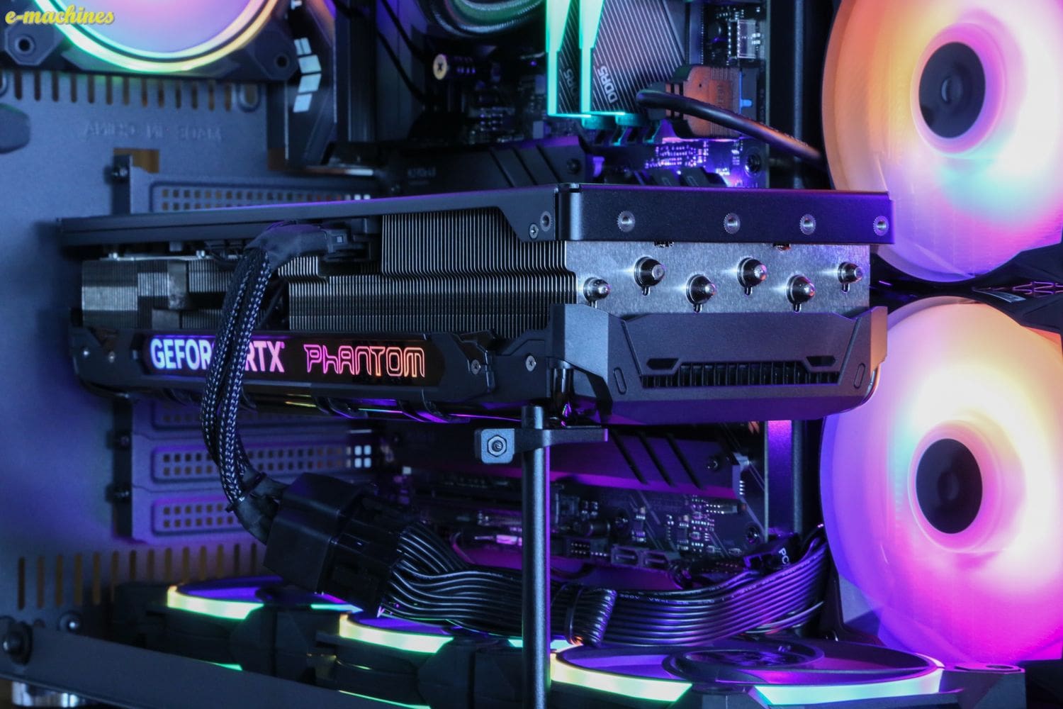 Matériels informatique E-MACHINES M.RED Crystal Sea Core I7 13700K et RTX 4080 Gainward Phantom infinytech Réunion 03