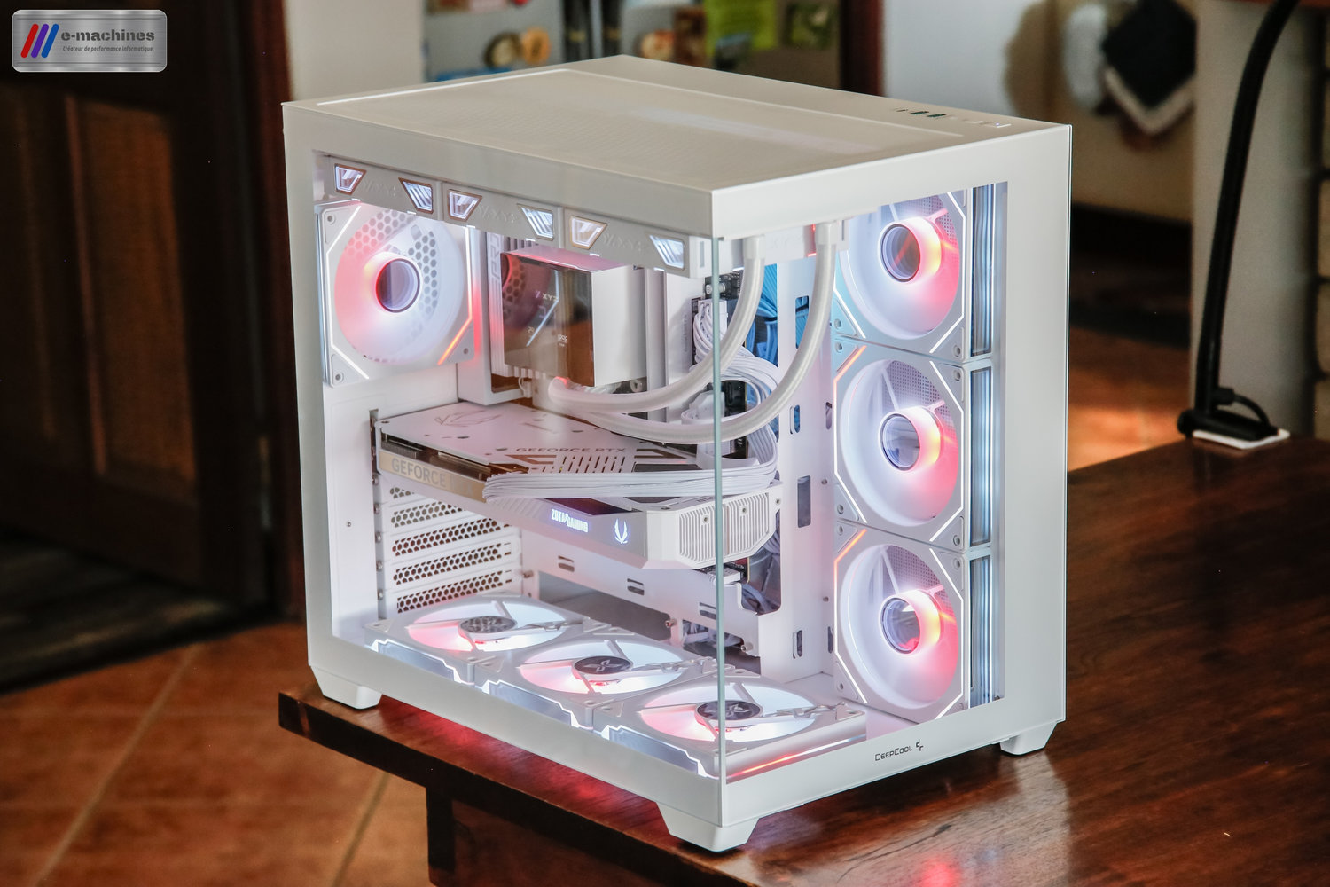 Cube DeepCool blanc Ryzen 7700 et RTX 5070 Zotac infinytech Réunion 01