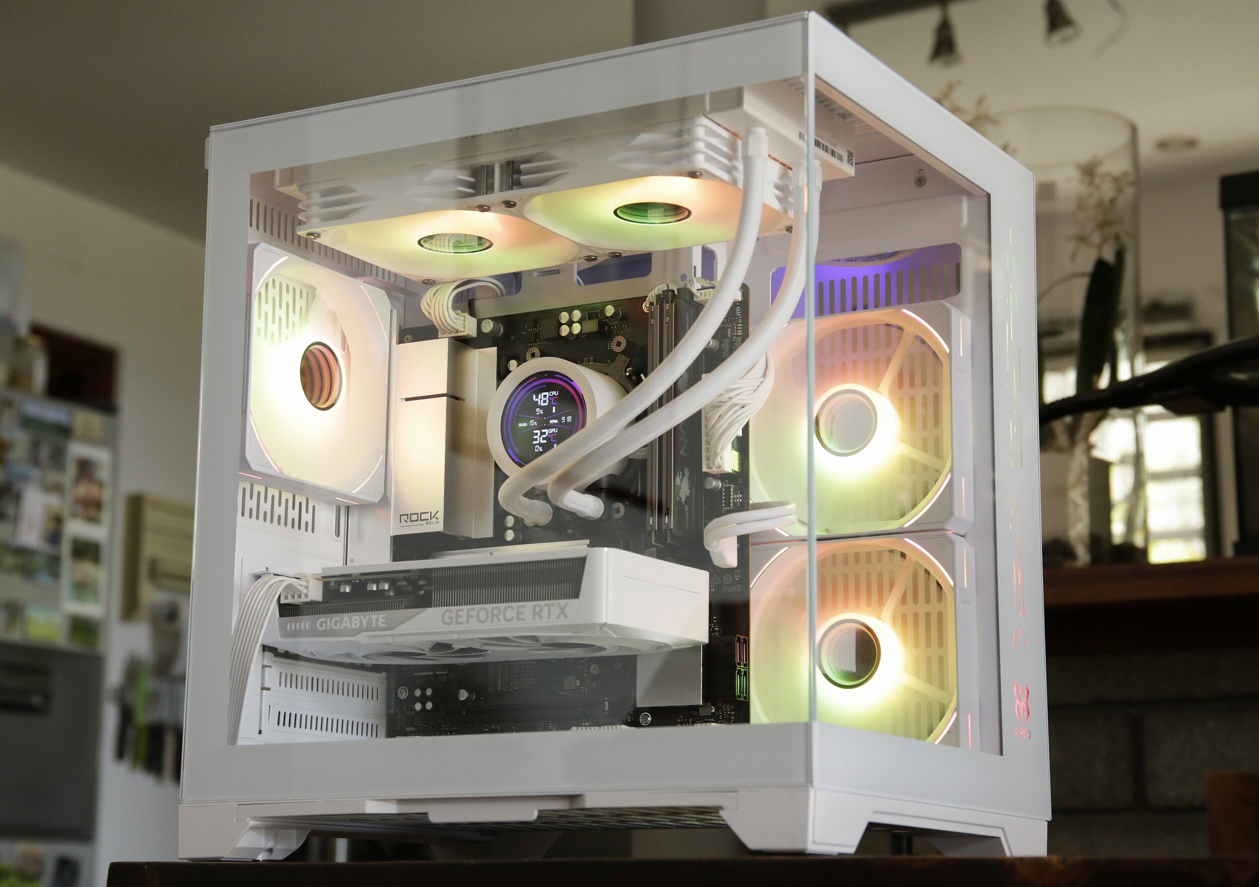 M.RED Crystal Sea Mini Blanc Ryzen7 8700F et RTX 5060 Ti Eagle OC Ice infinytech Réunion 02