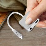 Accessoires téléphonie adaptateur AKASHI ALTADPTAUDIOTYPC USB-C vers Jack et charge infinytech Réunion 03