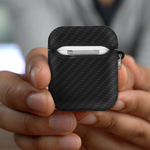 Accessoires audio coque anti-chocs AKASHI ALTAIRPODBLK pour AirPod 1 et 2 Carbone Noir infinytech Réunion 03