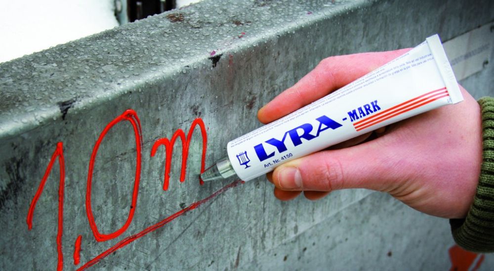 tube-marqueur-a-peinture-LYRA