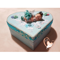 Boîte de naissance bébé fille bleue et blanche - au coeur de arts