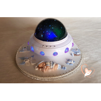 Lampe de chevet Veilleuse lumineuse sur socle en bois bébé garçon et son lapin  - au cœur des arts