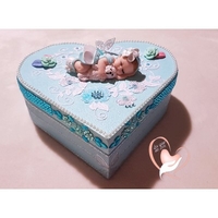 Boîte de naissance bébé fille bleue et blanche et son ours - au cœur de arts.