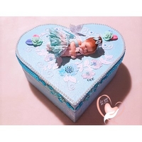 Boîte de naissance bébé fille bleue et blanche - au cœur de arts.
