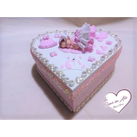 Boîte de naissance bébé fille rose et blanche - au cœur des arts.