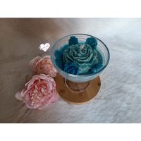 Bougie coupe rose pivoine bleu parfumée.