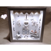 Vitrine de naissance lumineuse bébé fille – au cœur des arts