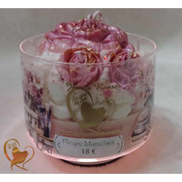 Bougie coupe parfum fleurs blanches.