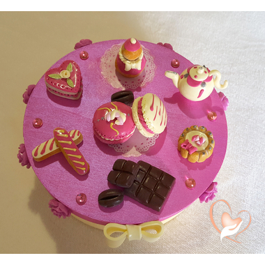 26B-Boîte à gâteaux ou dosettes fushia vanille- au coeur des arts