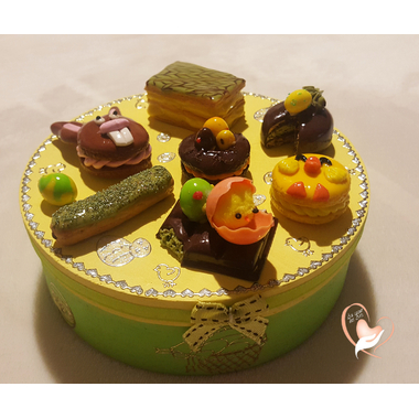 35-Boîte à biscuits ou chocolats - au coeur des arts