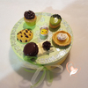 Boîte à biscuits ou chocolats verte et jaune - au coeur des arts