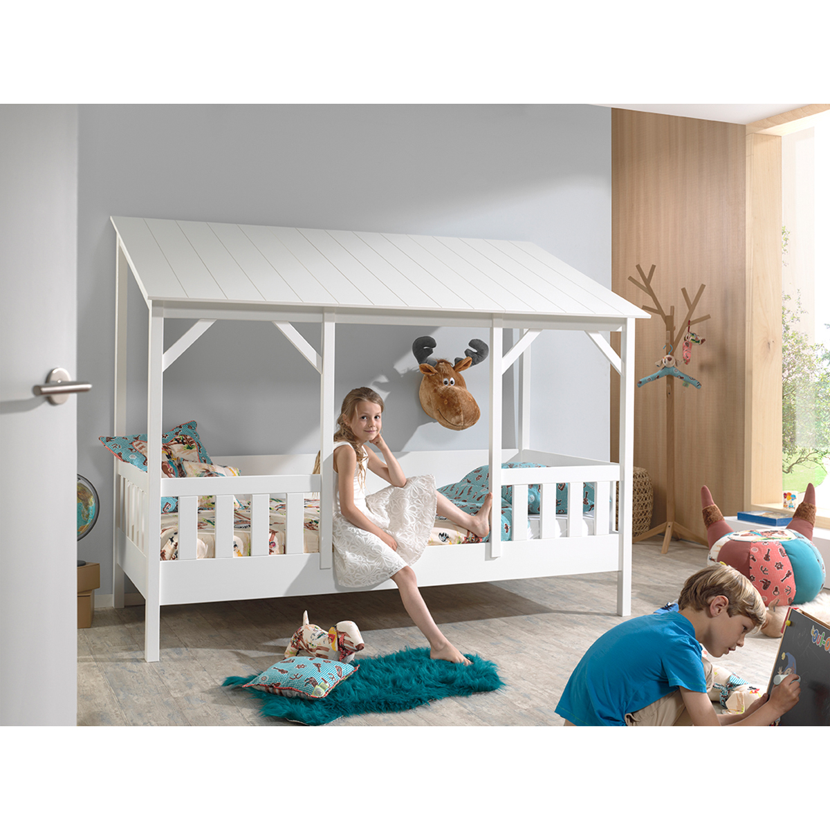 Vipack_Housebed_lit_cabane_90X200_blanc_ambiance_2