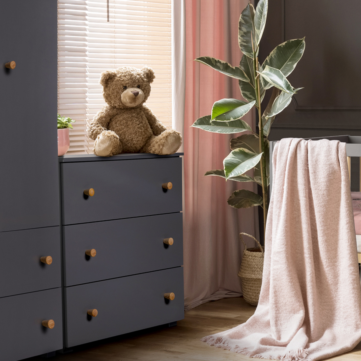 pauline_klups_commode