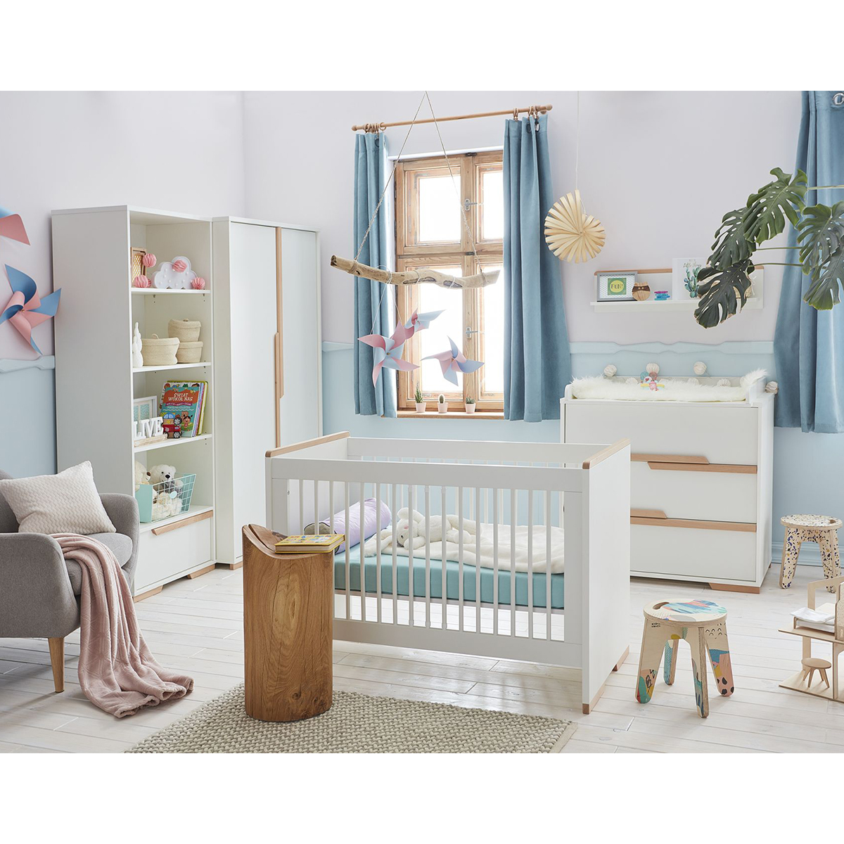 Chambre complète lit bébé 60x120 - commode à langer - armoire 2 portes Pinio Snap - Blanc et bois