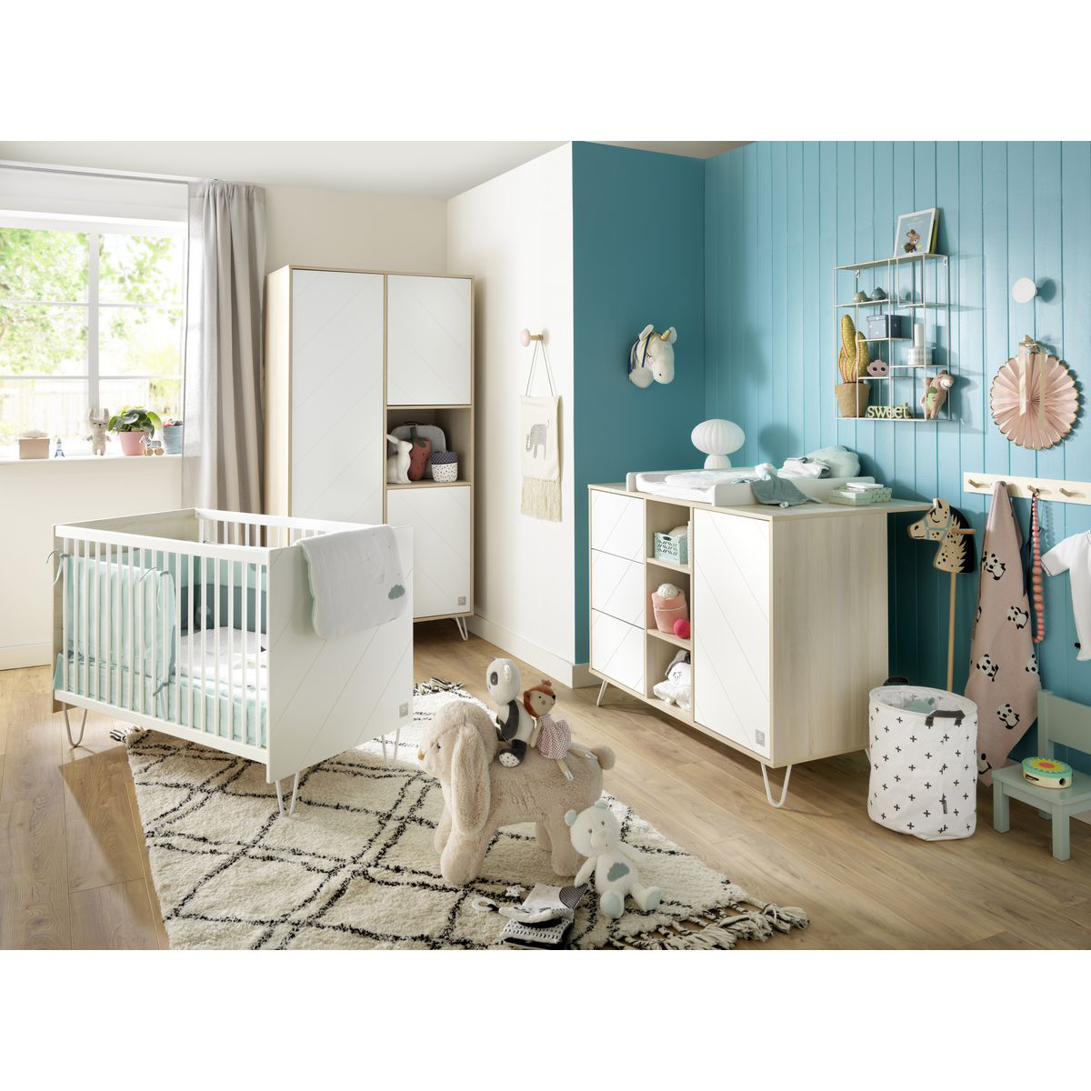 Chambre complète lit bébé 60x120 commode à langer et armoire Sauthon Happy - Blanc et bois