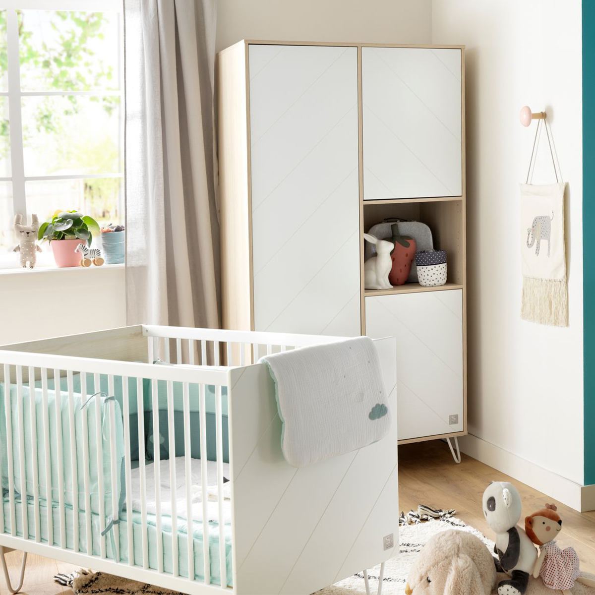 Chambre bébé complète Ayden : lit 70x140, commode, armoire