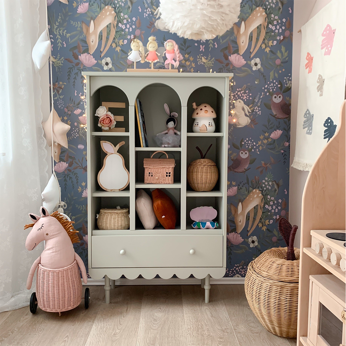 babushka_woodluck_olive_bibliotheque_2