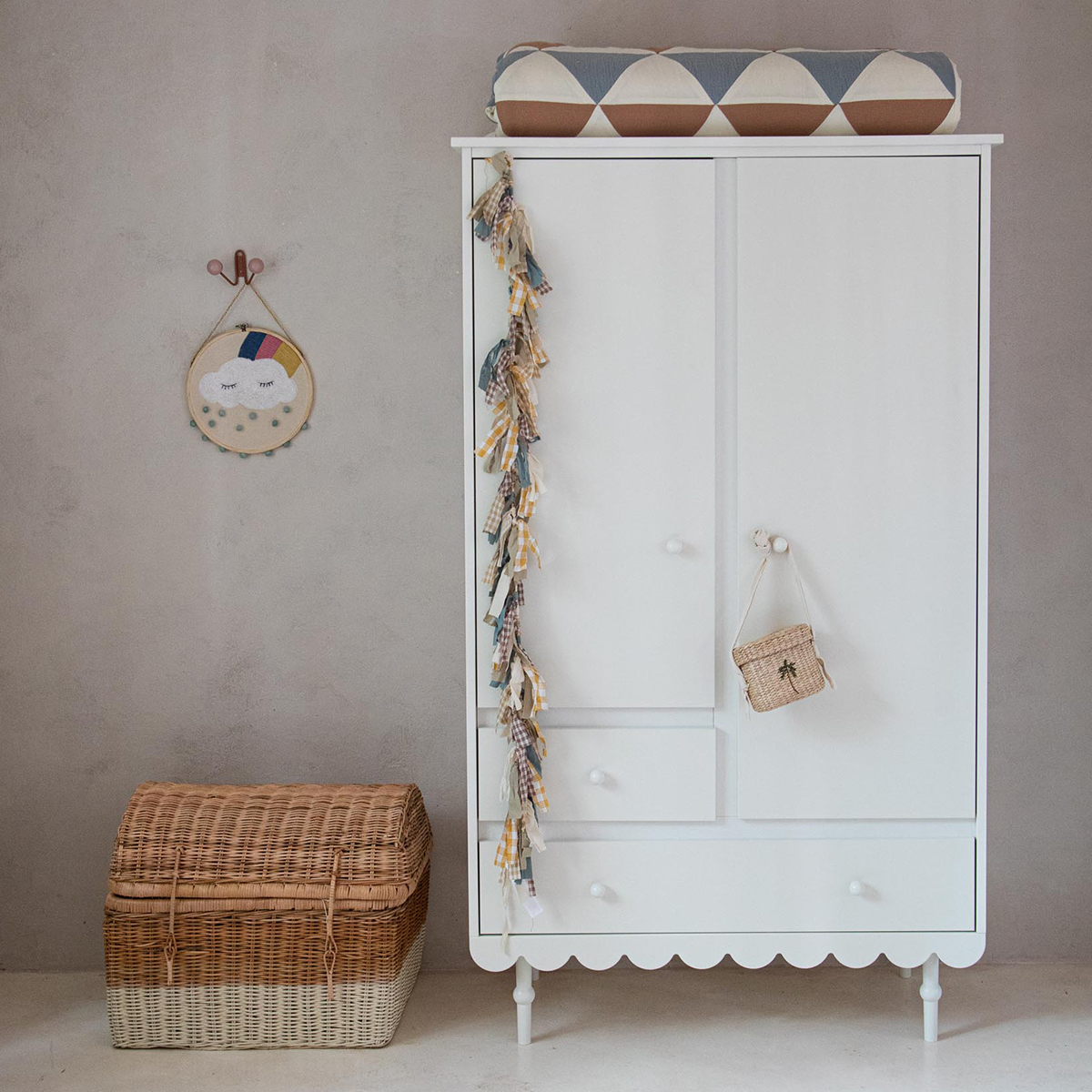 babushka_woodluck_blanc_armoire_2_portes_4
