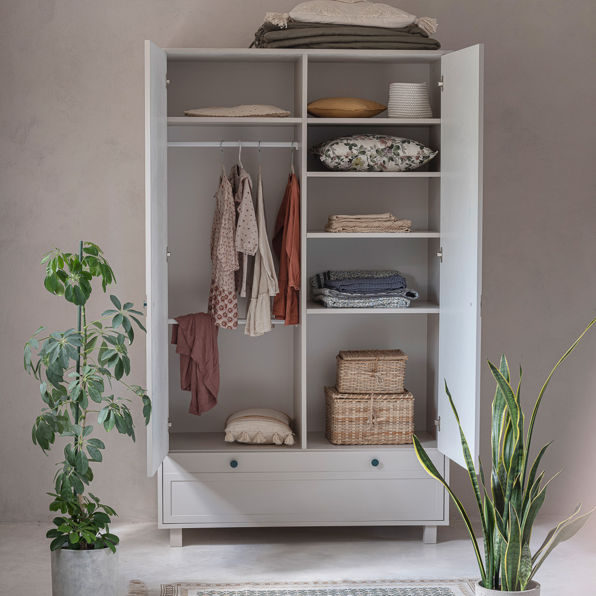 vintage_gabriel_woodluck_cashmere_beige_armoire_3