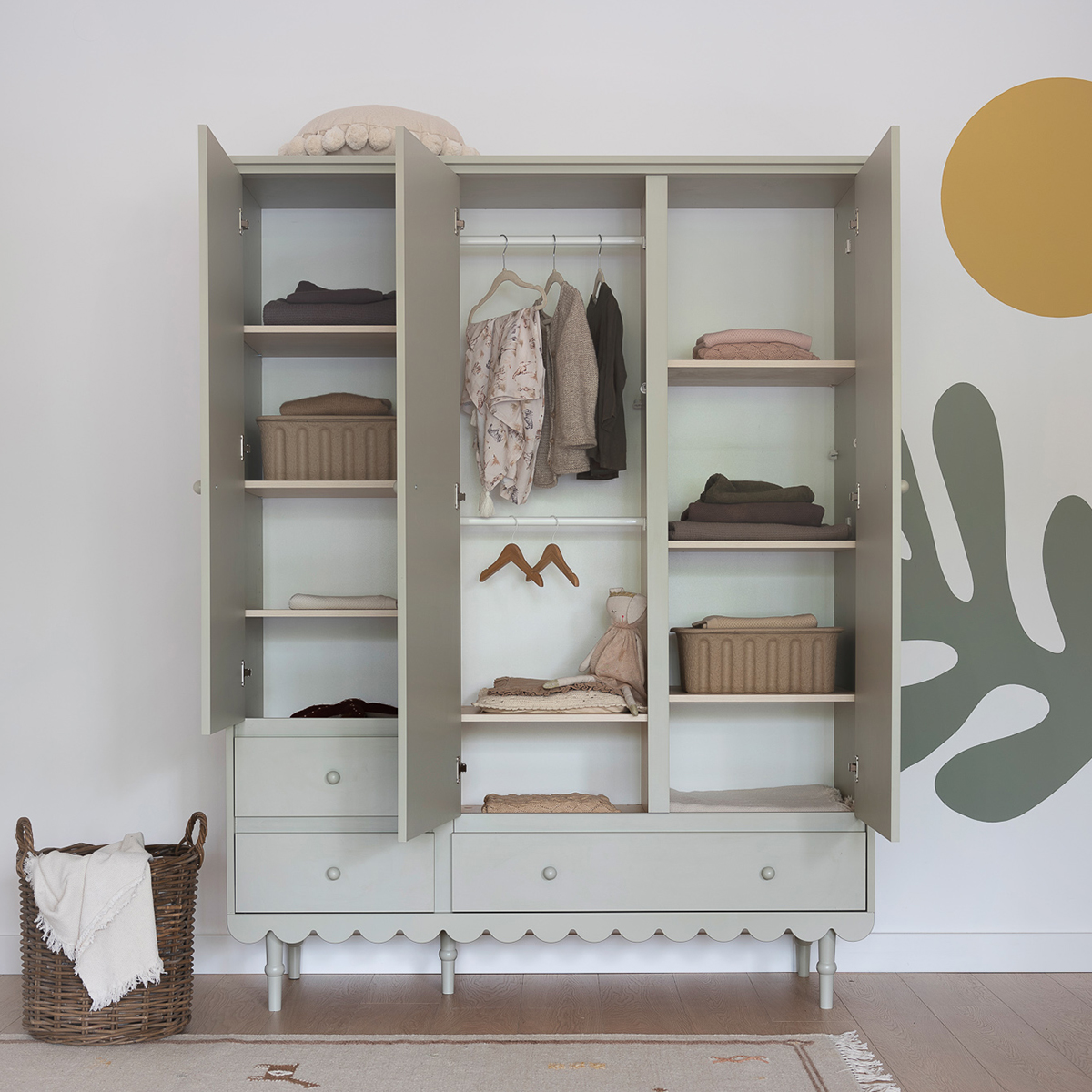 babushka_woodluck_olive_armoire_3_portes_5