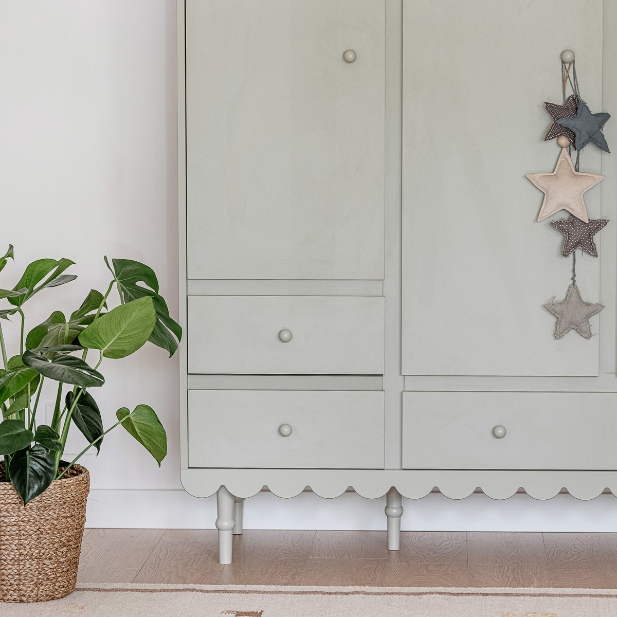 babushka_woodluck_olive_armoire_3_portes_8