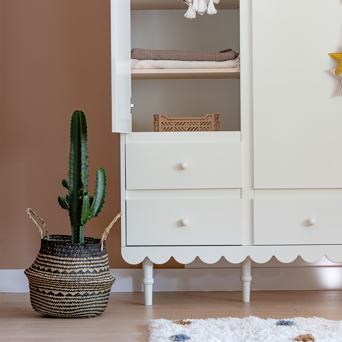 babushka_woodluck_blanc_armoire_3_portes_5