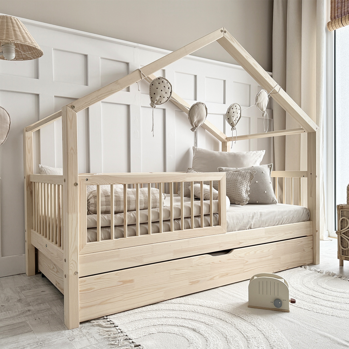 Lit cabane 90x190 barrière sommier et tiroir inclus Rosalie - Bois