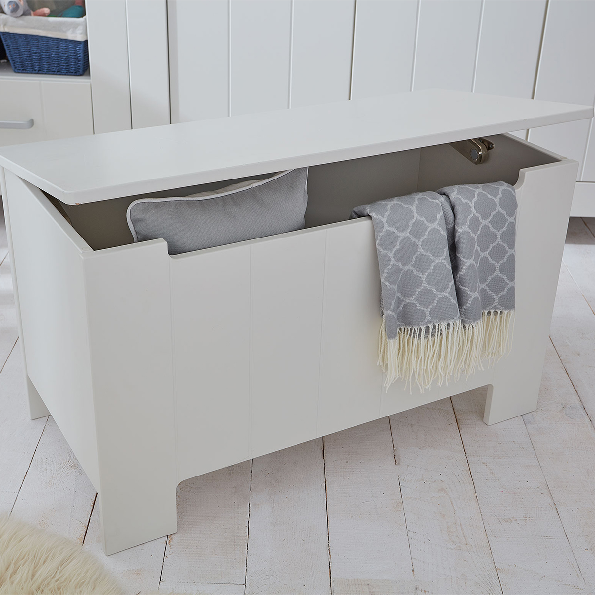 pinio_calmo_blanc_coffre_jouet_ambiance