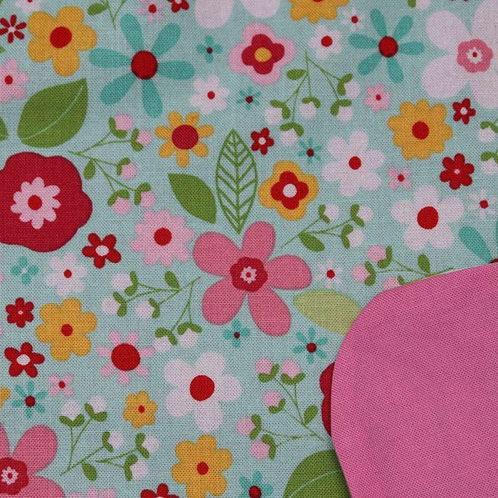 serviette_table_enfants_cou_elastique_fleurs_champs_2