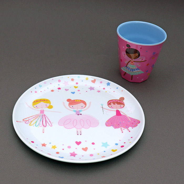 Gobelet rose réutilisable et personnalisable avec de jolies dessin de fées.