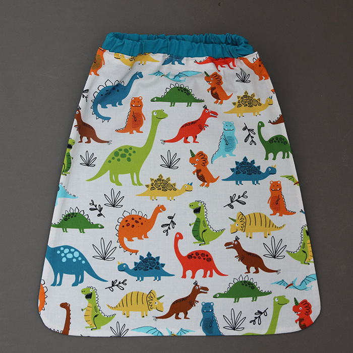 Serviette_table_enfant_cou_elastique_lilooka_mes_dinosaures_1