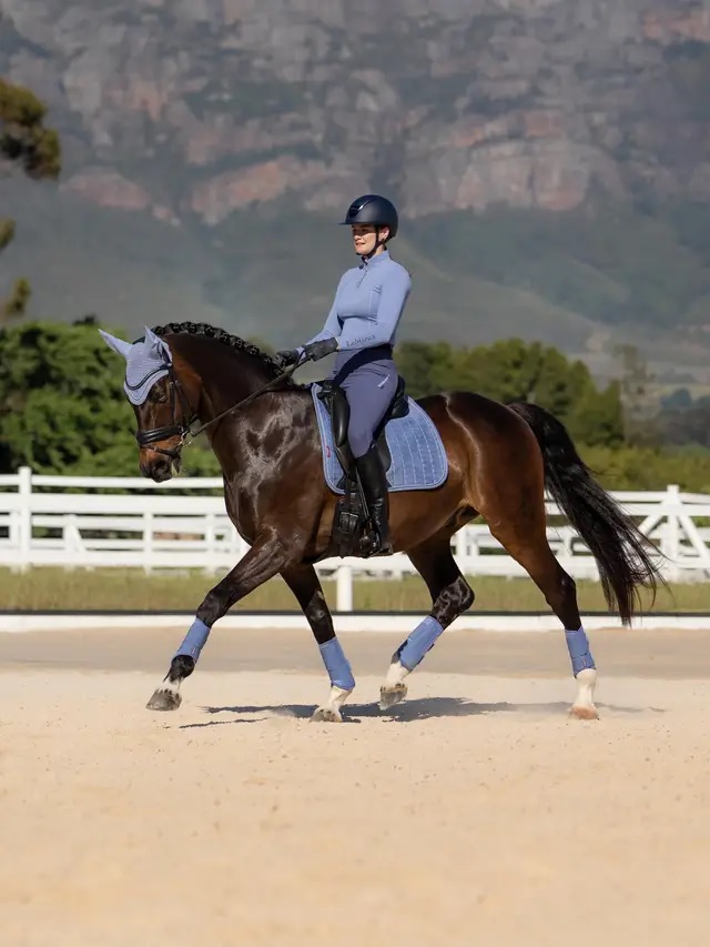 tapis-de-selle-lemieux-suede-dressage-powder-blue-2