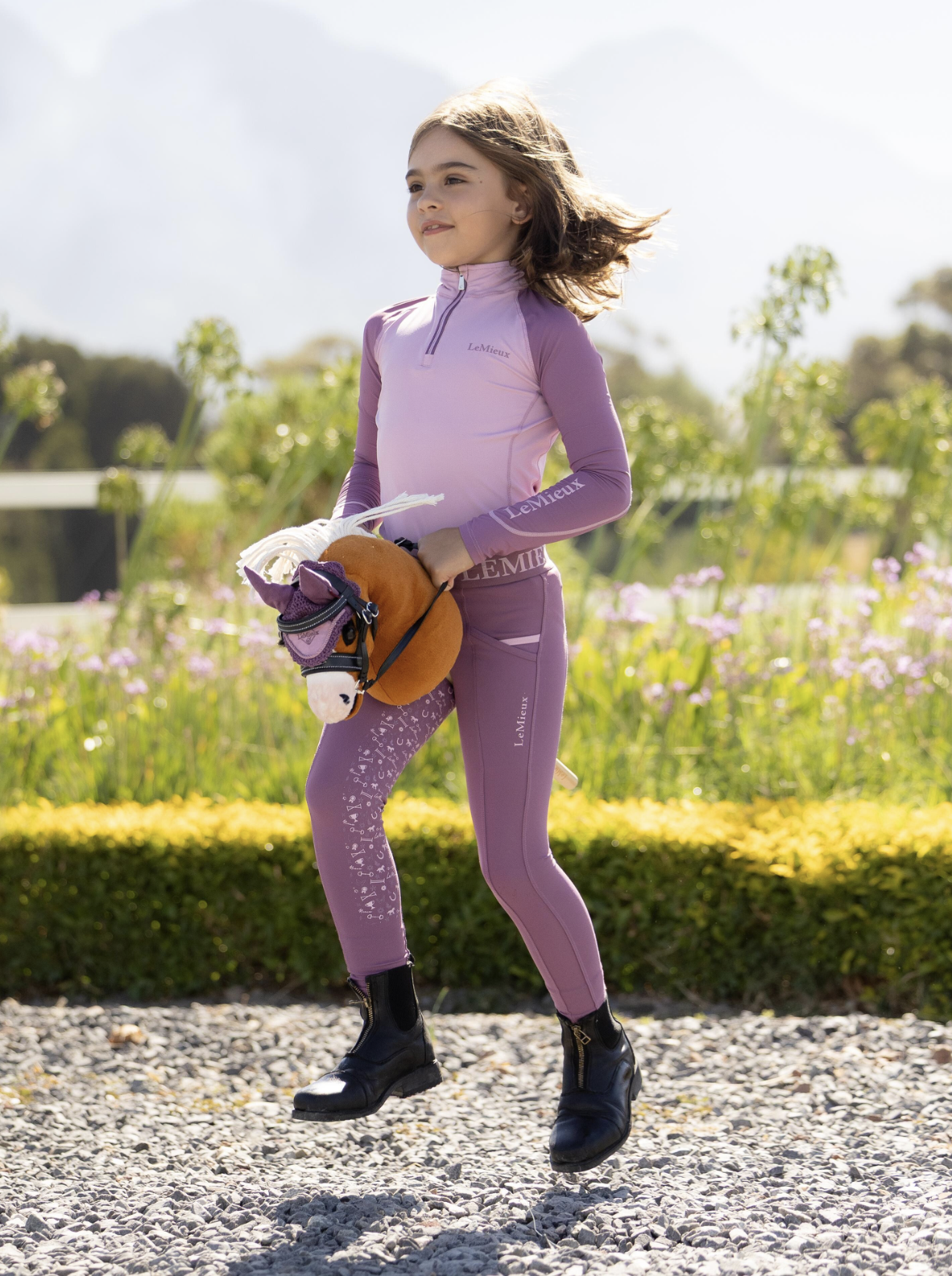 mini-hobby-horse-sundance