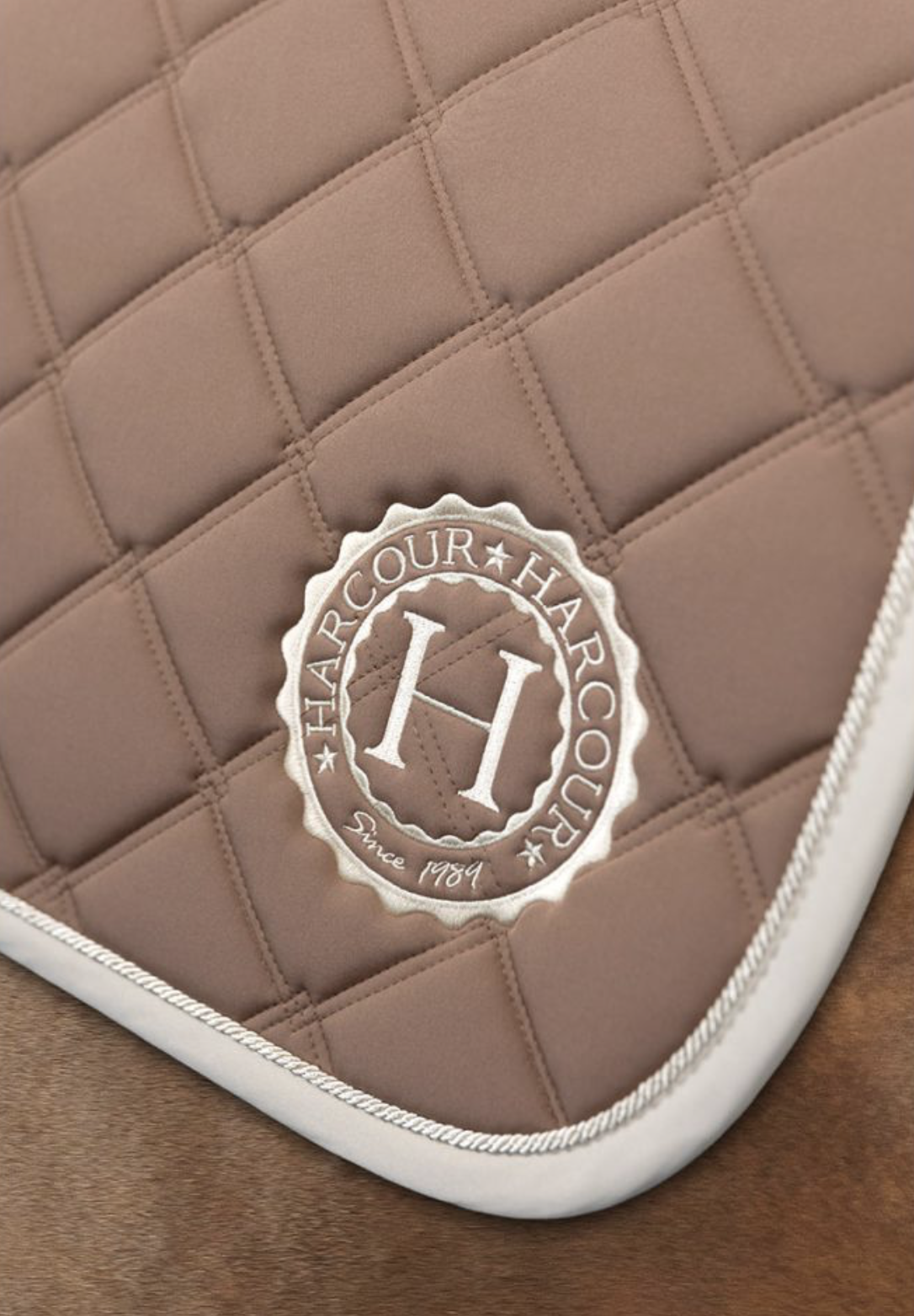 tapis-de-selle-moka-harcour-1
