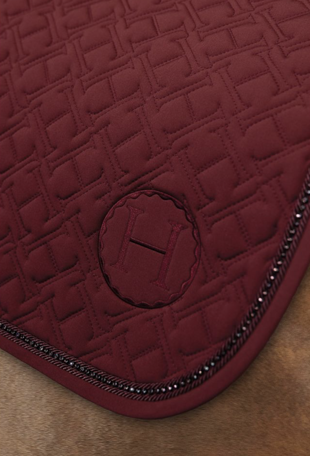 tapis-de-selle-harcour-vigne-saphir-1