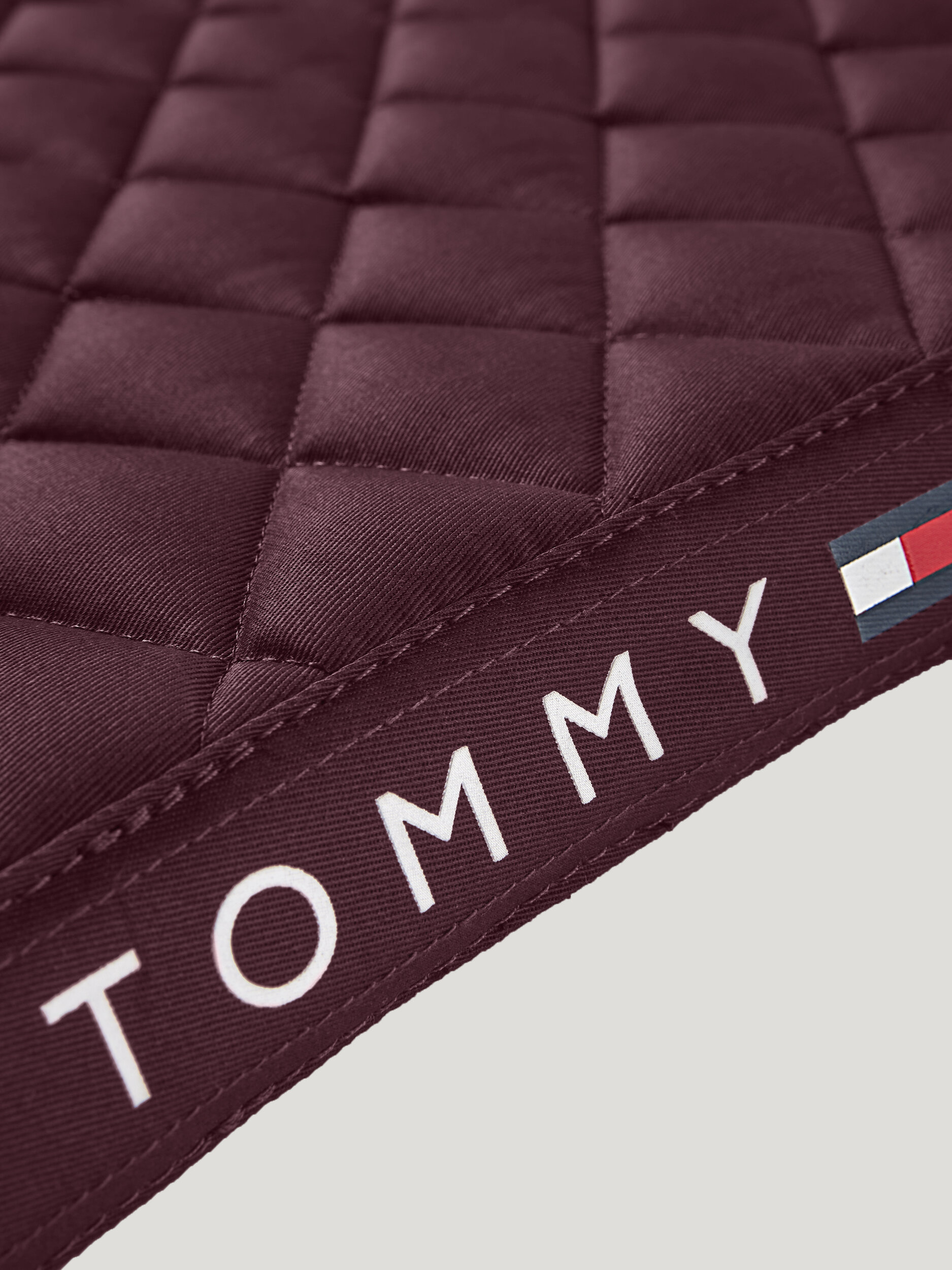 tapis-de-selle-tommy-hilfiger-stanford-bordeaux-detail-2